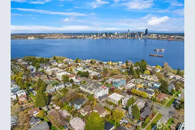 1633 California Avenue SW #B, Seattle, WA 98116 - Photo 2