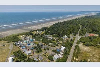 127 N First Street, Pacific Beach, WA 98571 - Photo 40
