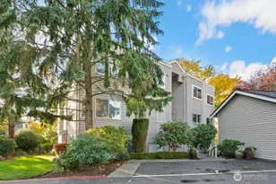 10834 NE 68th St, Kirkland, WA 98033 - Photo 1