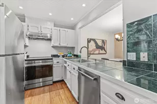 14702 NE 51st St, Bellevue, WA 98007 - Photo 10