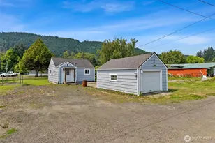 903 Howard St, Raymond, WA 98577 - Photo 1