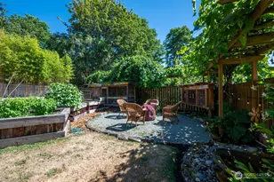 349 NW 49th St, Seattle, WA 98107 - Photo 32