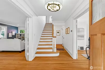 5248 17th Avenue NE, Seattle, WA 98105 - Photo 2