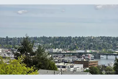 3835 25th Avenue W, Seattle, WA 98199 - Photo 2