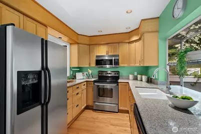 3835 25th Avenue W, Seattle, WA 98199 - Photo 8