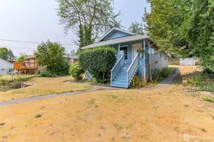 11049 18th Ave SW, Seattle, WA 98146 - Photo 2