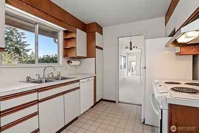 5900 34th Avenue SW, Seattle, WA 98126 - Photo 4