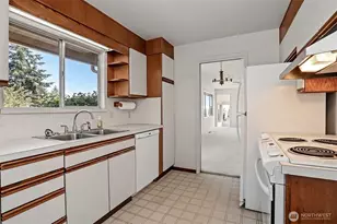 5900 34th Ave SW, Seattle, WA 98126 - Photo 4
