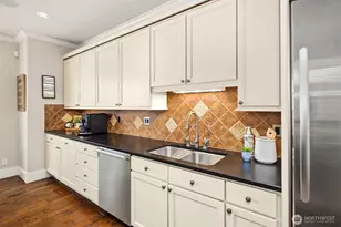 1109 33rd Ave E, Seattle, WA 98112 - Photo 10