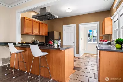127 NE 58th Street, Seattle, WA 98105 - Photo 16