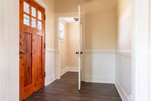 127 NE 58th St, Seattle, WA 98105 - Photo 8