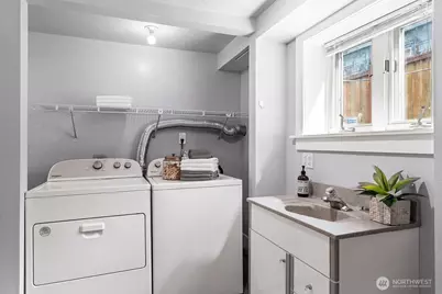 127 NE 58th Street, Seattle, WA 98105 - Photo 32