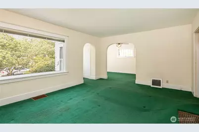 6016 34th Avenue NE, Seattle, WA 98115 - Photo 2
