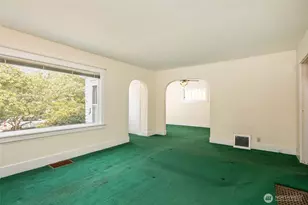 6016 34th Ave NE, Seattle, WA 98115 - Photo 2