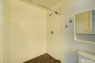 11525 Greenwood Ave N, Seattle, WA 98133 - Photo 26
