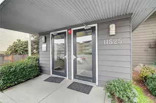 11525 Greenwood Ave N, Seattle, WA 98133 - Photo 2