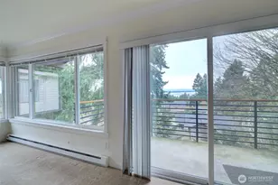 11525 Greenwood Ave N, Seattle, WA 98133 - Photo 12