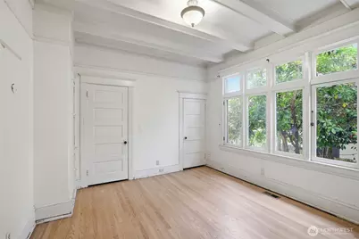6238 Woodlawn Avenue N, Seattle, WA 98103 - Photo 14