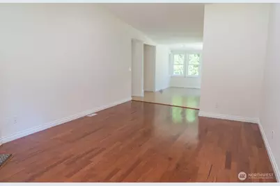 25218 SE 31st Place, Sammamish, WA 98075 - Photo 4