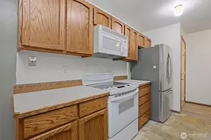 17430 Ambaum Blvd S, Seattle, WA 98148 - Photo 12
