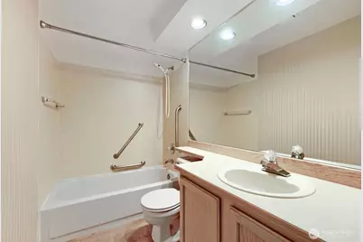 10063 Wallingford Avenue N, Seattle, WA 98133 - Photo 24