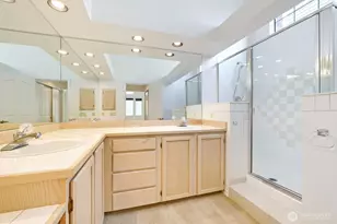 10063 Wallingford Ave N, Seattle, WA 98133 - Photo 14