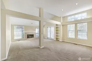 10063 Wallingford Ave N, Seattle, WA 98133 - Photo 2