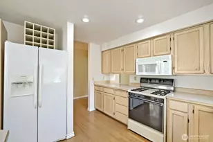 10063 Wallingford Ave N, Seattle, WA 98133 - Photo 18