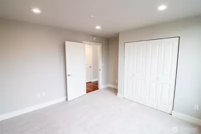 7800 SE 27th Street #504, Mercer Island, WA 98040 - Photo 8