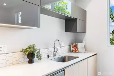 305 17th Avenue E, Seattle, WA 98112 - Photo 12