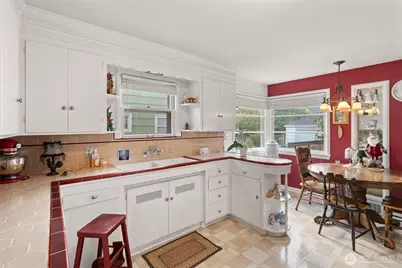 310 NW 75th Street, Seattle, WA 98117 - Photo 6