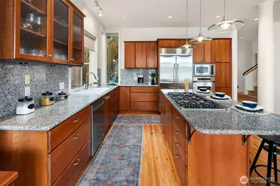 8418 Island Drive S, Seattle, WA 98118 - Photo 14