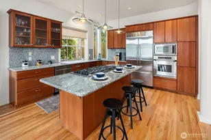 8418 Island Dr S, Seattle, WA 98118 - Photo 10