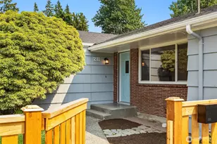 211 N 160th St, Shoreline, WA 98133 - Photo 2