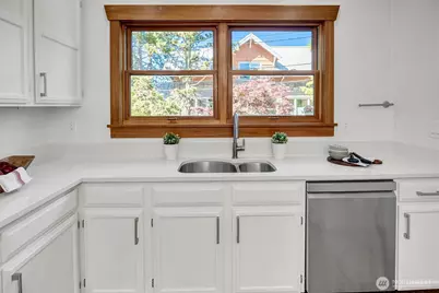 2541 10th Avenue W, Seattle, WA 98119 - Photo 12