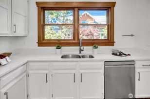 2541 10th Ave W, Seattle, WA 98119 - Photo 12