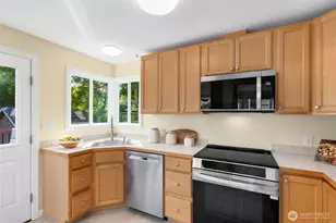 1717 N 82nd St, Seattle, WA 98103 - Photo 10
