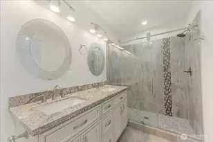 12722 35th Ave House D NE, Seattle, WA 98125 - Photo 32