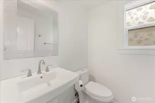 12722 35th Ave House D NE, Seattle, WA 98125 - Photo 18