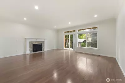 12722 35th Ave House D NE, Seattle, WA 98125 - Photo 20