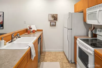 600 Malden Avenue E #201, Seattle, WA 98112 - Photo 6