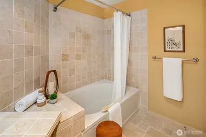 600 Malden Avenue E #201, Seattle, WA 98112 - Photo 10