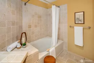 600 Malden Ave E, Seattle, WA 98112 - Photo 10