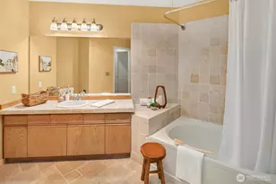 600 Malden Ave E, Seattle, WA 98112 - Photo 8