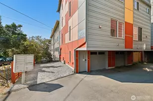 4341 8th Ave NE, Seattle, WA 98105 - Photo 2