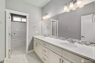 13437 Edmunds Parkway E, Bonney Lake, WA 98391 - Photo 32