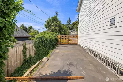 12453 NE 104th Street, Kirkland, WA 98033 - Photo 32