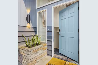 12324 11th Avenue NE, Seattle, WA 98125 - Photo 2
