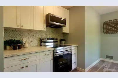 11503 Ainsworth Avenue S, Tacoma, WA 98444 - Photo 8