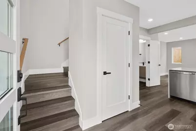 503 NE 42nd Street, Seattle, WA 98105 - Photo 2